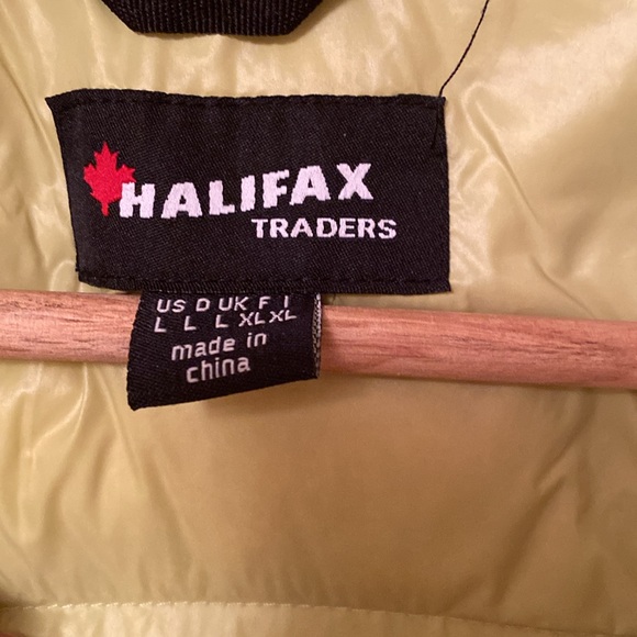 Halifax Traders puffer jacket - Picture 3 of 5